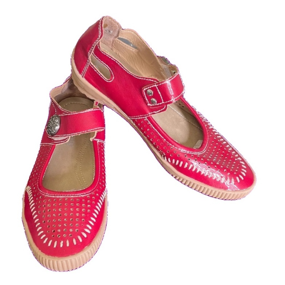 POLARIS Made in Turkey Red Mary Jane Flats Size: 37/6.5